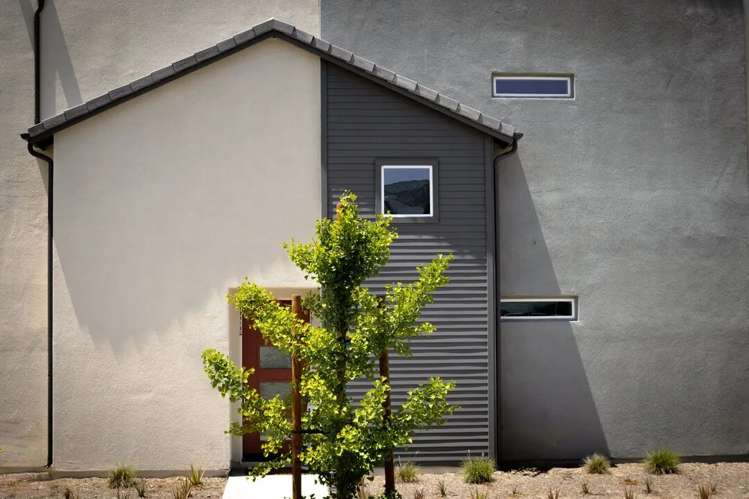 Modern çelik ev — temsilî görsel
